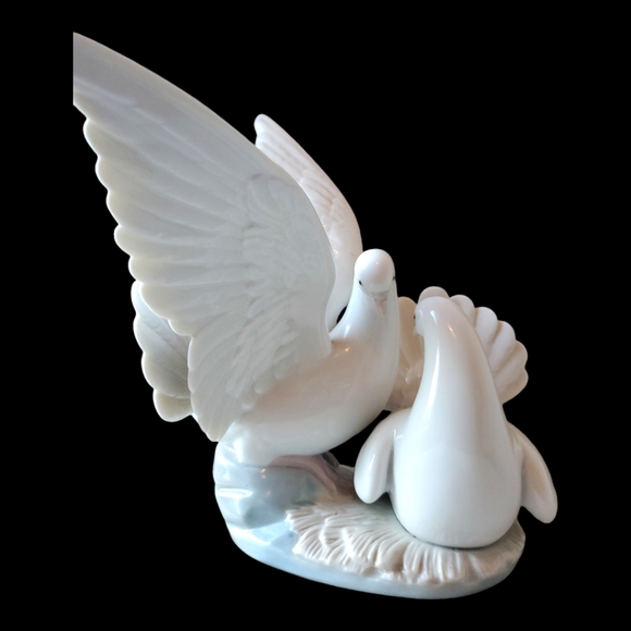 Lladro Doves Figurine - Picture 10 of 10